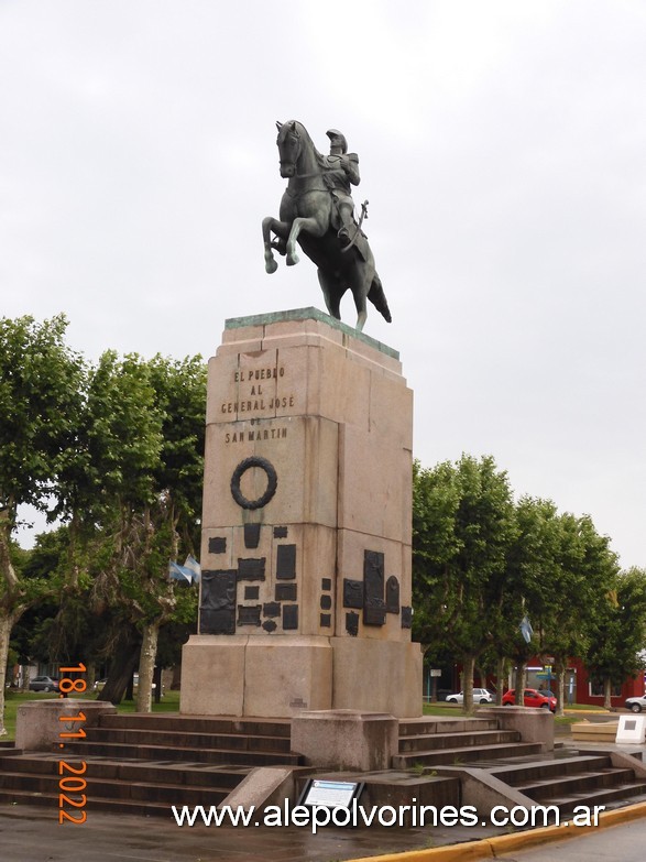 Foto: Bolívar - Monumento Gral San Martin - San Carlos de Bolivar (Buenos Aires), Argentina