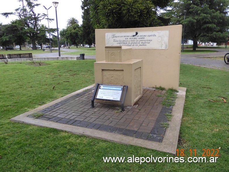 Foto: San Carlos de Bolívar - Recordatorio Primer Templo - San Carlos de Bolivar (Buenos Aires), Argentina