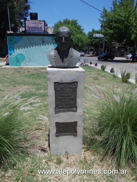 Foto: Ciudad Jardín Palomar - Busto Dr Erich Zeyen - Ciudad Jardin Lomas del Palomar (Buenos Aires), Argentina