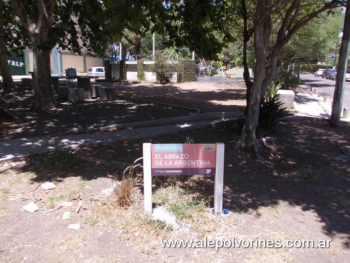 Foto: Ciudad Jardin Palomar - Plazoleta El Abrazo de la Argentina - Ciudad Jardin Palomar (Buenos Aires), Argentina