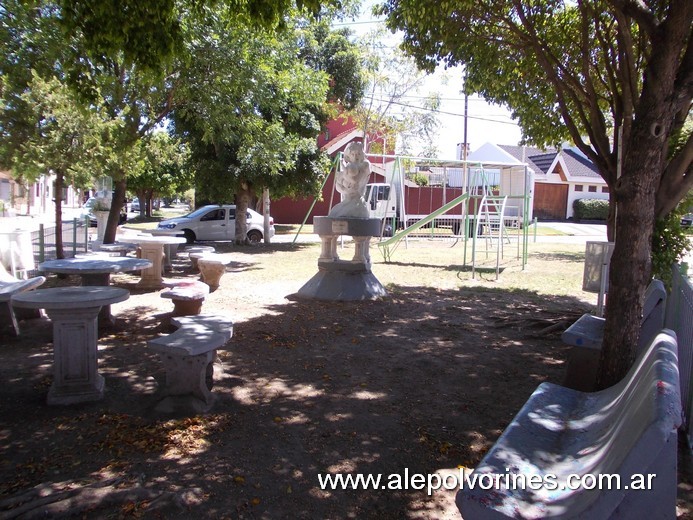 Foto: Martin Coronado - Plazoleta de los Inmigrantes - Martin Coronado (Buenos Aires), Argentina