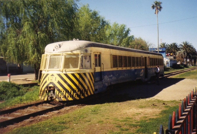 Foto: coche motor en estación Suárez - Suárez (Canelones), Uruguay