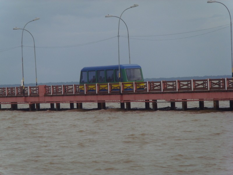 Foto: Coche motor del espigón sobre el Amazonas. Gratuito - Macapá (Amapá), Brasil