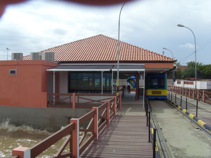 Foto: Coche motor del espigón sobre el Amazonas. Gratuito - Macapá (Amapá), Brasil