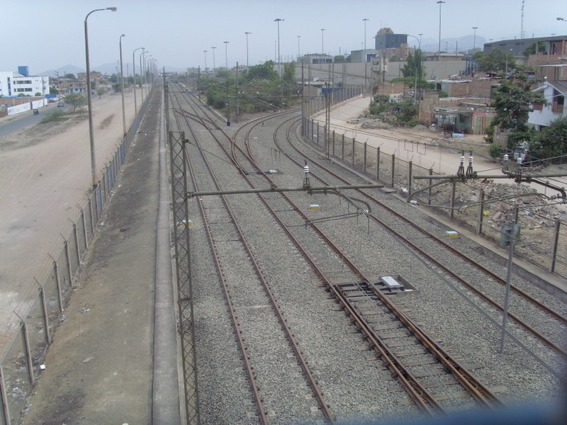 Foto: Metro de Lima, cerca de estación San Juan - Lima, Perú