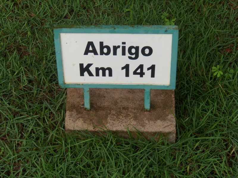 Foto: Vereda de la zona de vía, Santana, con nombres de las estaciones - Estrada de Ferro do Amapá (Amapá), Brasil