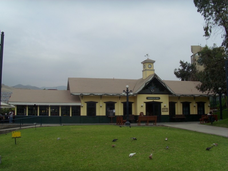 Foto: Estación de Surco, Parque de la Amistad, Distrito de Surco - Lima, Perú