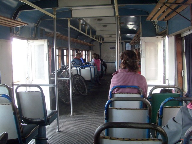 Foto: coche motor en Estación Central General Artigas (nueva) - Montevideo, Uruguay
