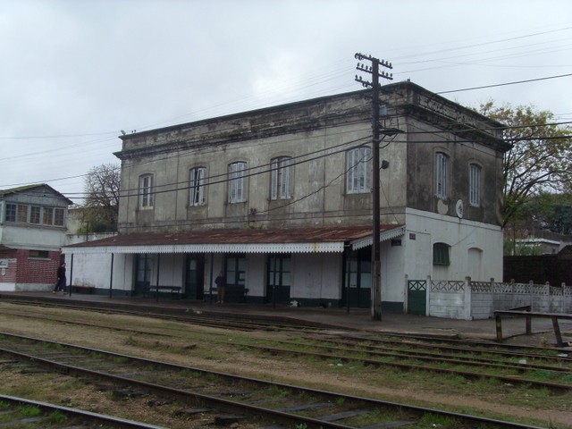 Foto: estación Dr. Lorenzo Carnelli (ex Bella Vista) - Montevideo, Uruguay