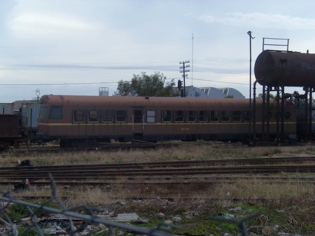 Foto: cercanías de la estación Lorenzo Carnelli - Montevideo, Uruguay