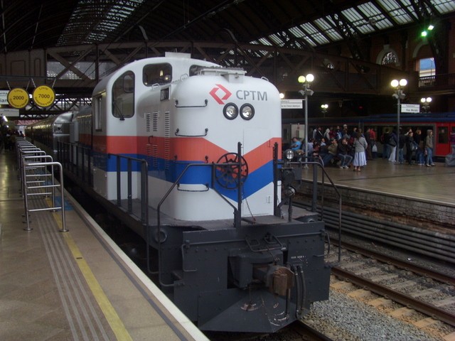 Foto: tren turístico en la estación Luz - São Paulo, Brasil