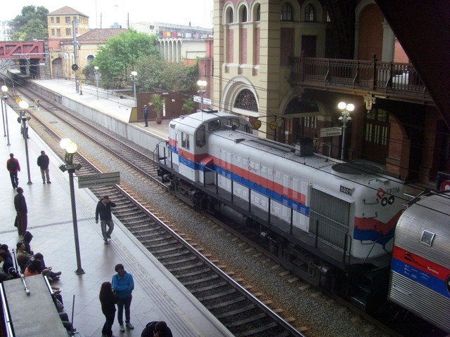 Foto: tren turístico en la estación Luz - São Paulo, Brasil