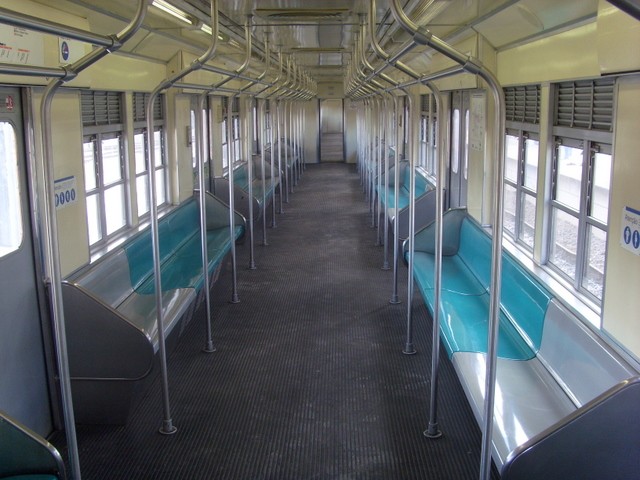 Foto: interior de un tren local - São Paulo, Brasil