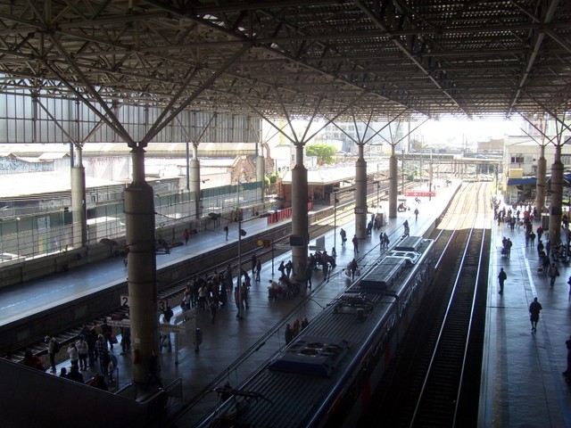 Foto: estación Brás; al fondo, la antigua estación - São Paulo, Brasil