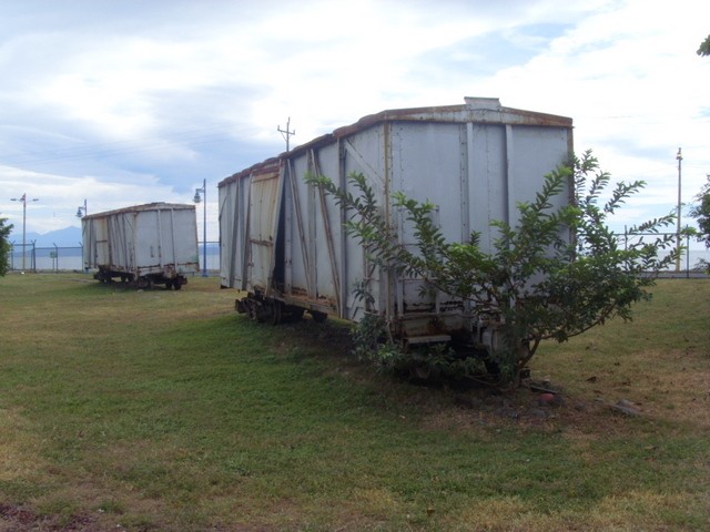 Foto: vagones en el terreno de la desaparecida estación - Puntarenas, Costa Rica