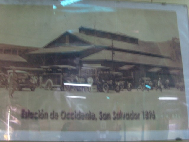 Foto: cuadro de la Estación de Occidente en la Estación de Oriente - San Salvador, El Salvador