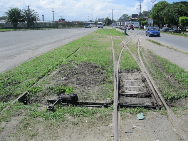 Foto: desvío hacia el apeadero - Limón, Costa Rica