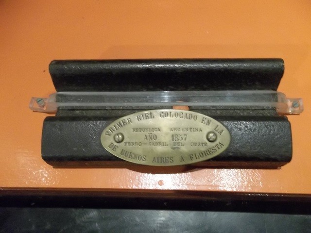 Foto: Museo de Luján; primer riel - Luján (Buenos Aires), Argentina