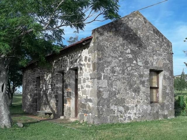 Foto: ex administración de las canteras, que servía también de parada facultativa del Tren de Piria - Piriápolis (Maldonado), Uruguay