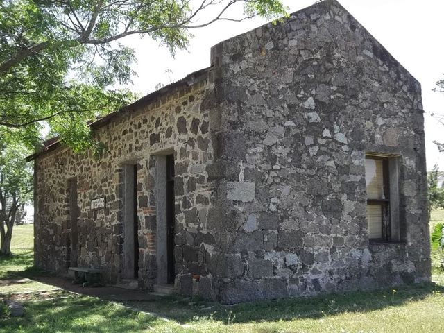 Foto: ex administración de las canteras, que servía también de parada facultativa del Tren de Piria - Piriápolis (Maldonado), Uruguay