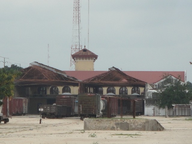 Foto: Estación Central, desde el extremo del terreno, con zoom - Mérida (Yucatán), México