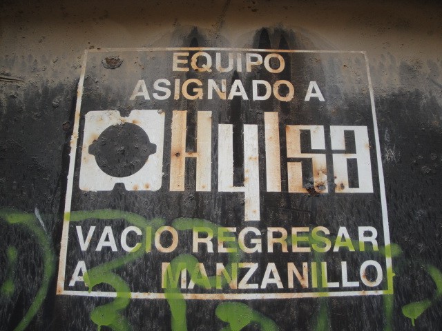 Foto: estación Tula; leyenda en vagón - Tula (Hidalgo), México