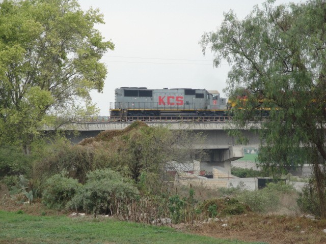 Foto: locomotoras pasando por Tula - Tula (Hidalgo), México