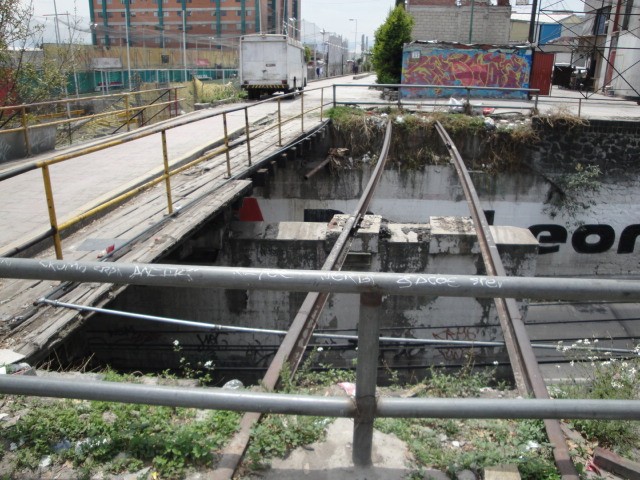 Foto: vías del FC de Cuernavaca que vienen de la estación Julia - México (The Federal District), México