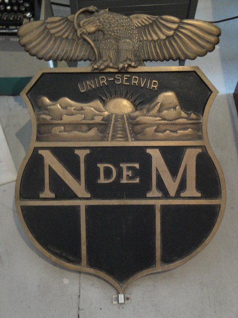 Foto: Museo Ferrocarrilero; emblema de los FFCC Nacionales de México - México (The Federal District), México