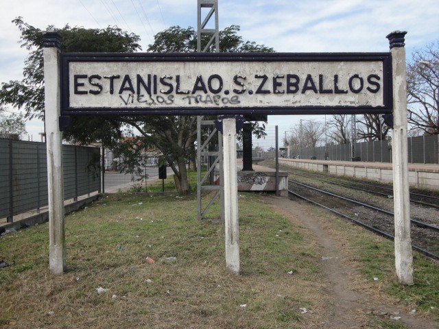 Foto: apeadero del FC Roca; barrio de Florencio Varela - Florencio Varela (Buenos Aires), Argentina