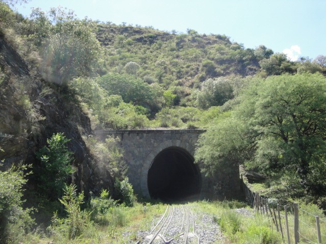Foto: Túnel de Cassafousth a Dique San Roque, FC Belgrano - Dique San Roque (Córdoba), Argentina