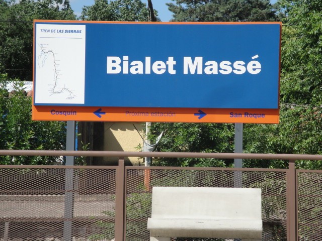 Foto: cartel del Tren de las Sierras - Bialet Massé (Córdoba), Argentina