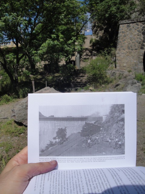 Foto: foto del tren pasando por la arcada ahora tapiada - Dique San Roque (Córdoba), Argentina