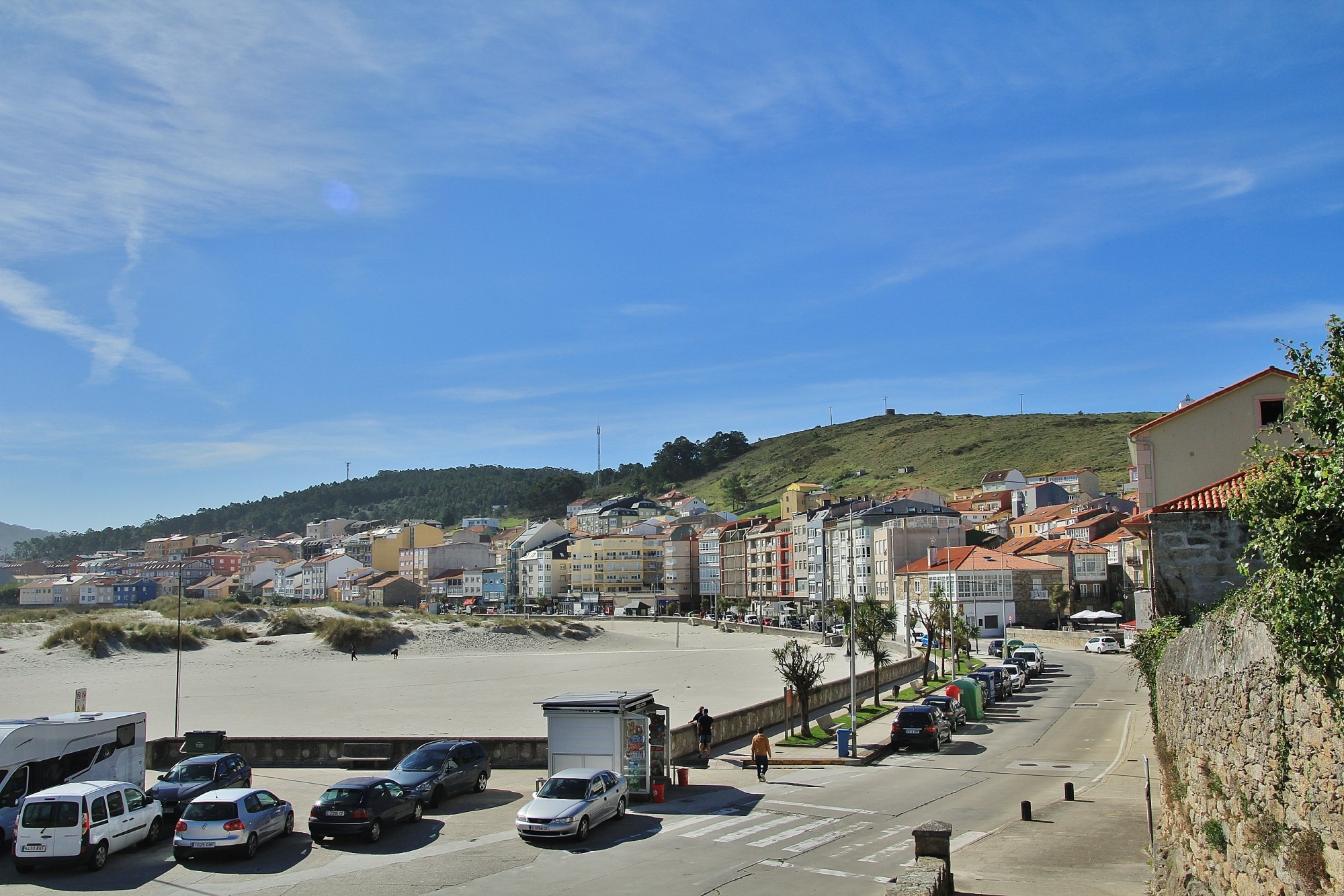 Foto: Vista del pueblo - Laxe (A Coruña), España