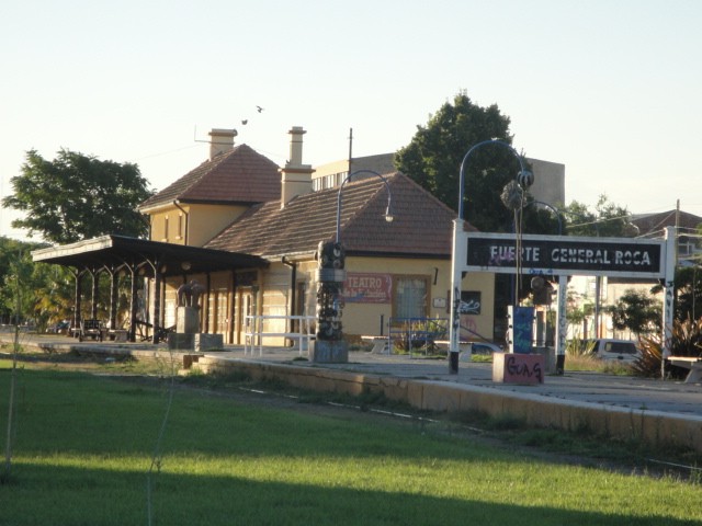 Foto: estación Fuerte General Roca, FC Roca - General Roca (Río Negro), Argentina