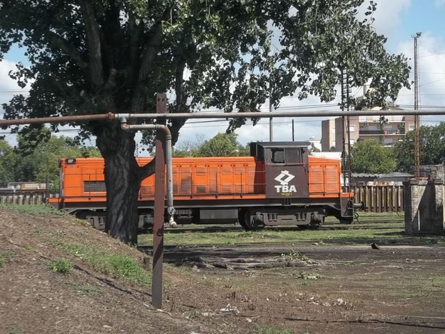Foto: locomotora desconocida por mí - Haedo (Buenos Aires), Argentina