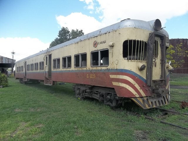 Foto: coche motor Fiat, - Haedo (Buenos Aires), Argentina