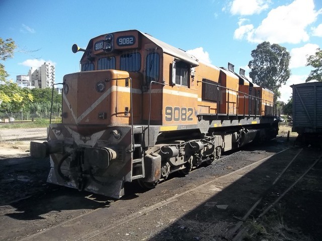 Foto: locomotoras sin identificación, playa Caballito - Buenos Aires, Argentina