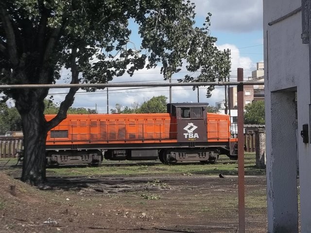 Foto: locomotora desconocida por mí - Haedo (Buenos Aires), Argentina