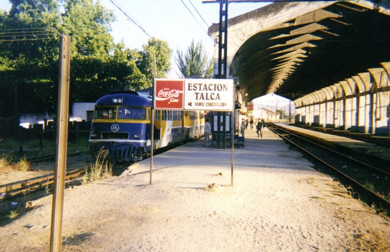 Foto: coche motor a Constitución en estación Talca - Talca (Maule), Chile