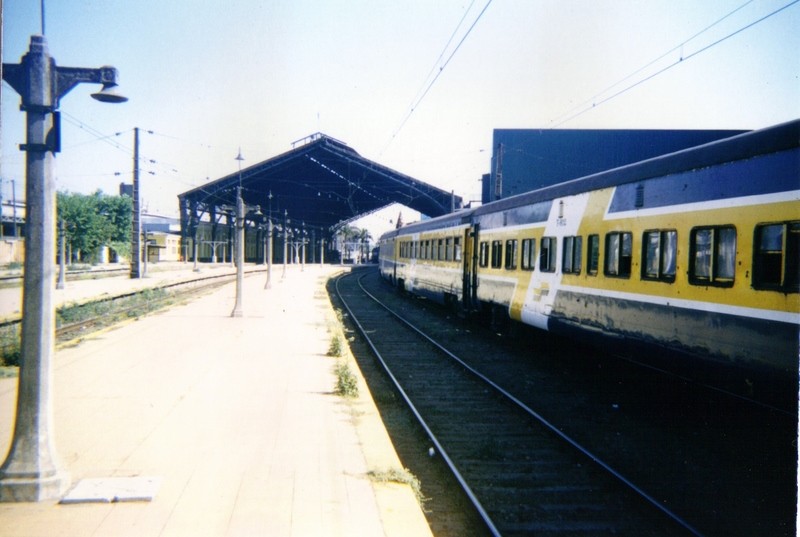 Foto: estación Alameda; tren de Via Sur - Santiago (Región Metropolitana), Chile
