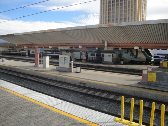 Foto: tren de Metrolink en Union Station - Los Ángeles (California), Estados Unidos