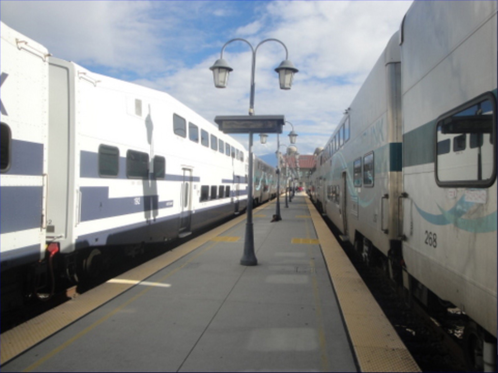 Foto: trenes en estación San Bernardino, fin del recorrido de este ramal - San Bernardino (California), Estados Unidos