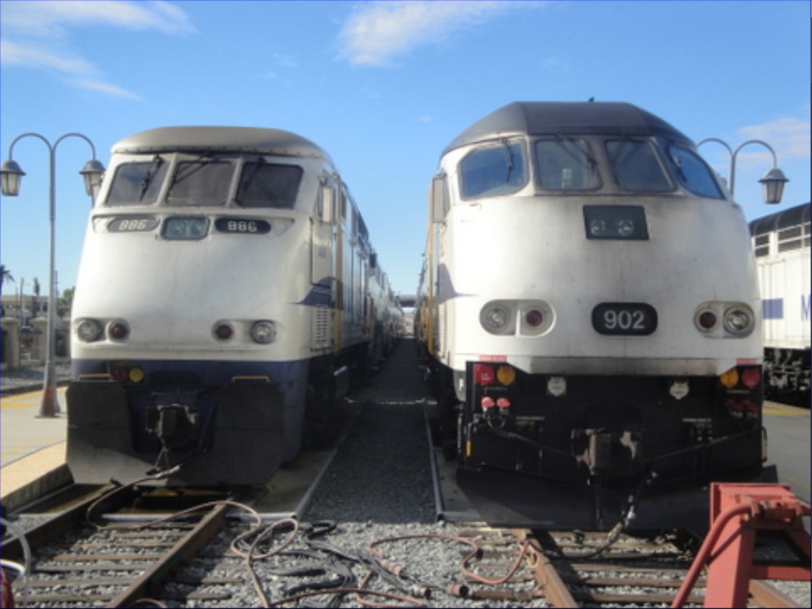 Foto: locomotoras de Metrolink - San Bernardino (California), Estados Unidos