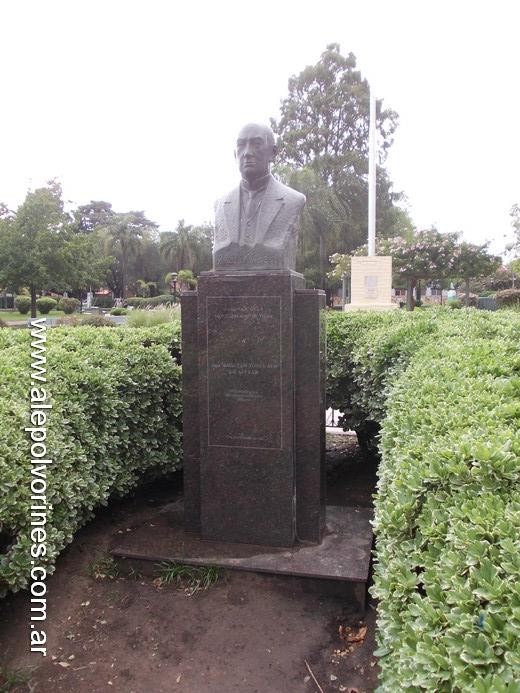 Foto: Plaza Alvear - Busto Torcuato de Alvear - Don Torcuato - Don Torcuato (Buenos Aires), Argentina
