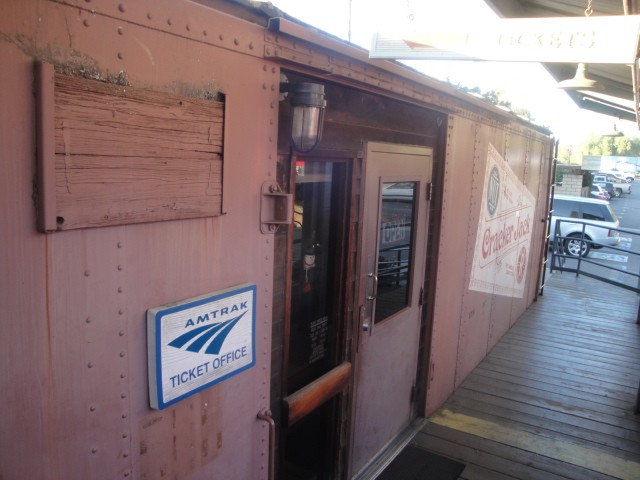 Foto: boletería de Amtrak en estación San Juan Capistrano - San Juan Capistrano (California), Estados Unidos