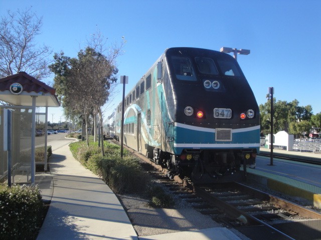 Foto: tren de Metrolink en estación Moorpark - Moorpark (California), Estados Unidos