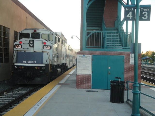 Foto: tren de Metrolink en estación Riverside - Riverside (California), Estados Unidos