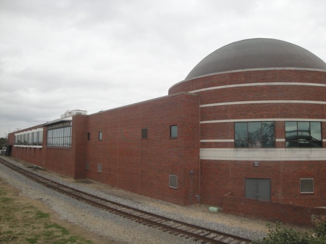 Foto: ex estación, al fondo, cerrada con mampostería - Baton Rouge (Louisiana), Estados Unidos