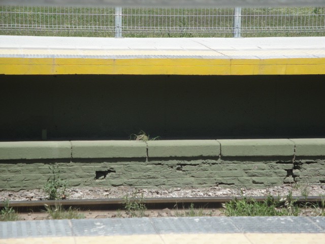 Foto: andén elevado de la estación del FC San Martín - Manzanares (Buenos Aires), Argentina